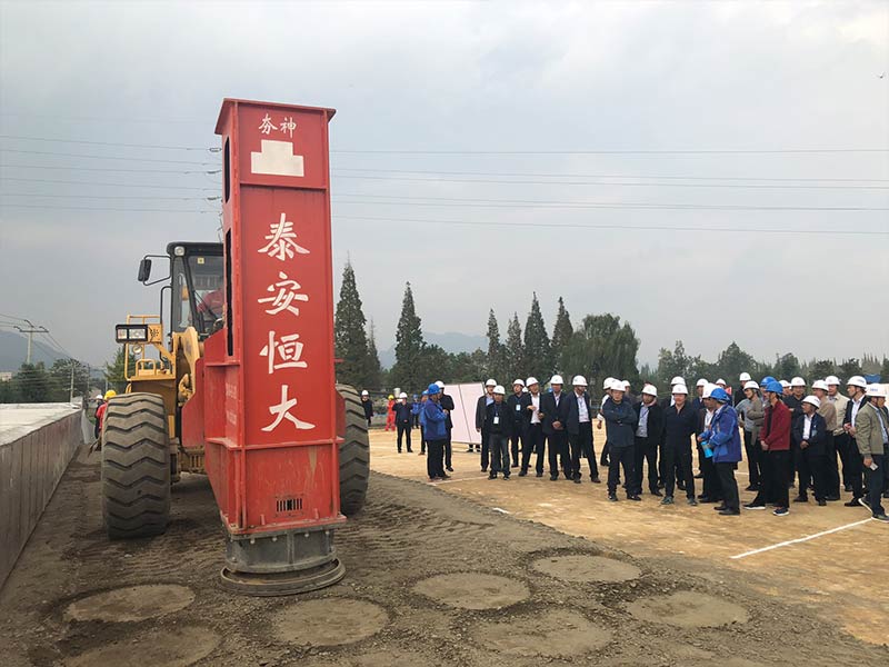 鏟車液壓夯實機(jī) 鏟車液壓夯實機(jī)