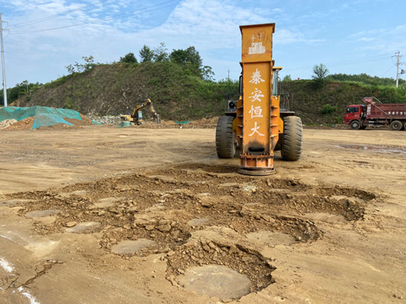 高速液壓夯實機(jī) 高速液壓夯實機(jī)