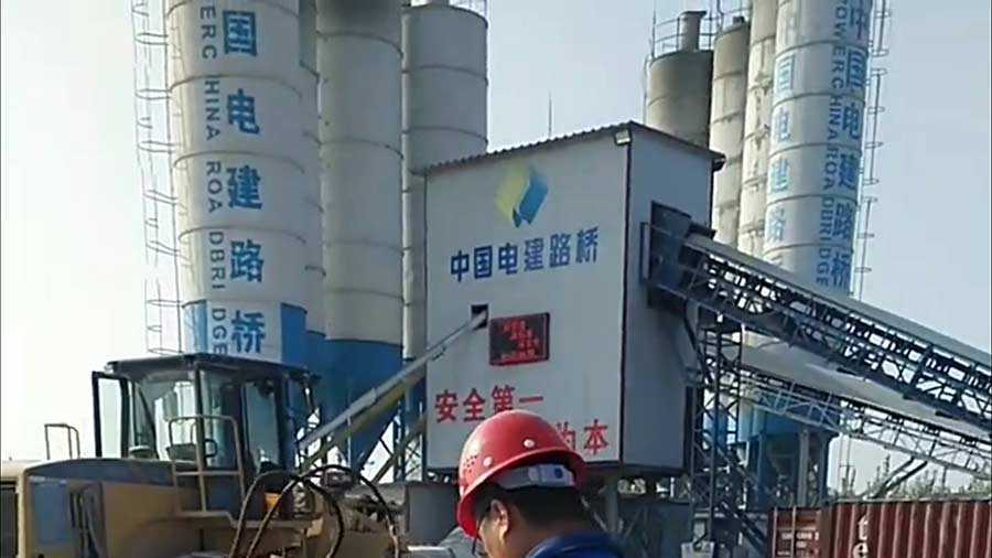 HC高速液壓夯實(shí)機(jī)在中國電建路橋某廠房地基壓實(shí)項(xiàng)目中使用 HC高速液壓夯實(shí)機(jī)在中國電建路橋某廠房地基壓實(shí)項(xiàng)目中使用